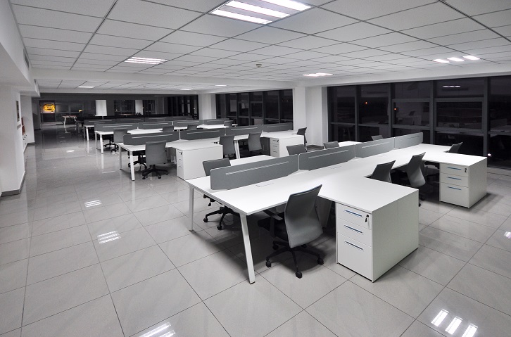 員工開發(fā)區(qū)辦公桌椅 員工開發(fā)區(qū)辦公桌椅